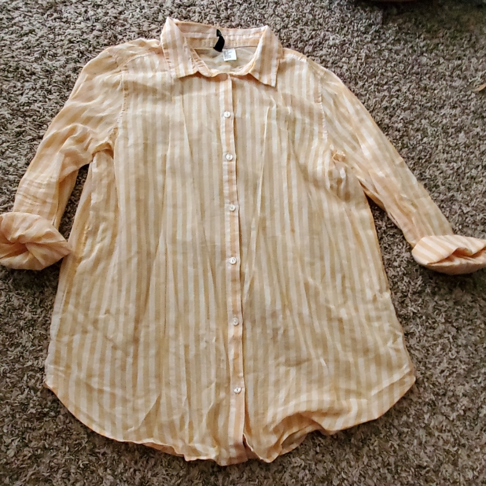 🔺️Long Sleeve Stripped Button Up( free items )🔺️